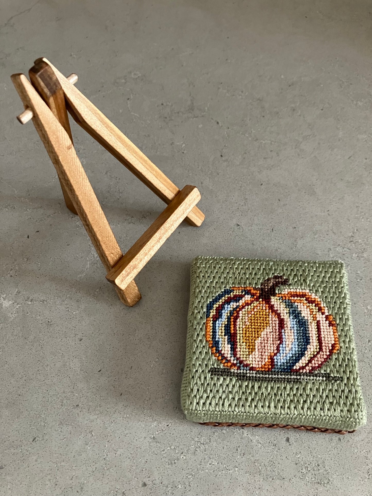 Canvas and Easel for 5 x 5 Pumpkin (or other canvas)